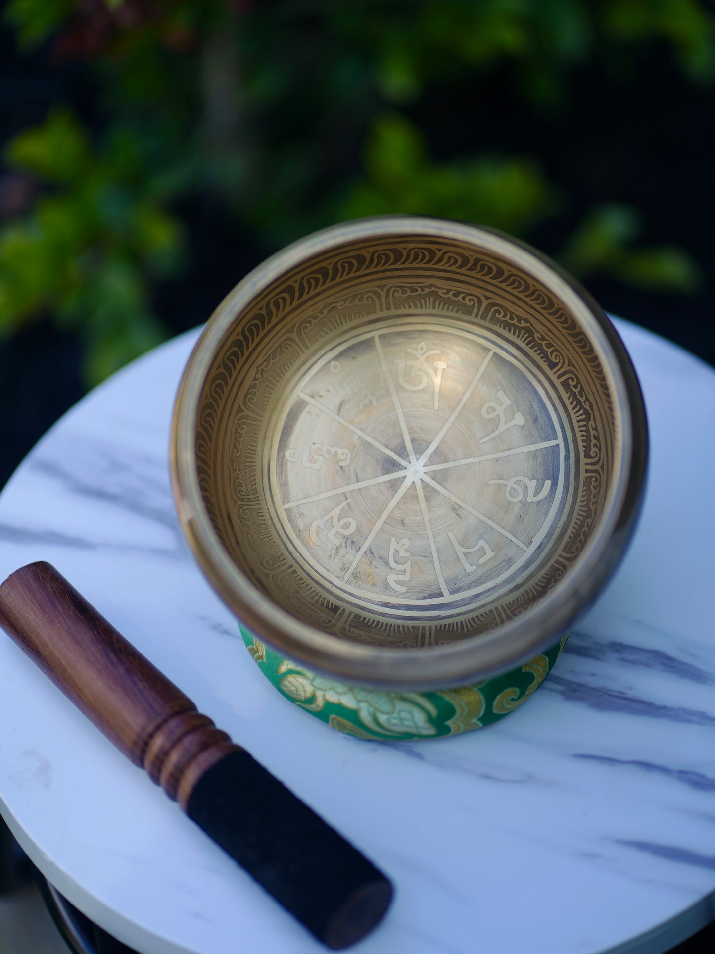 Om Mani Padme Hum with Sankha Singing Bowl