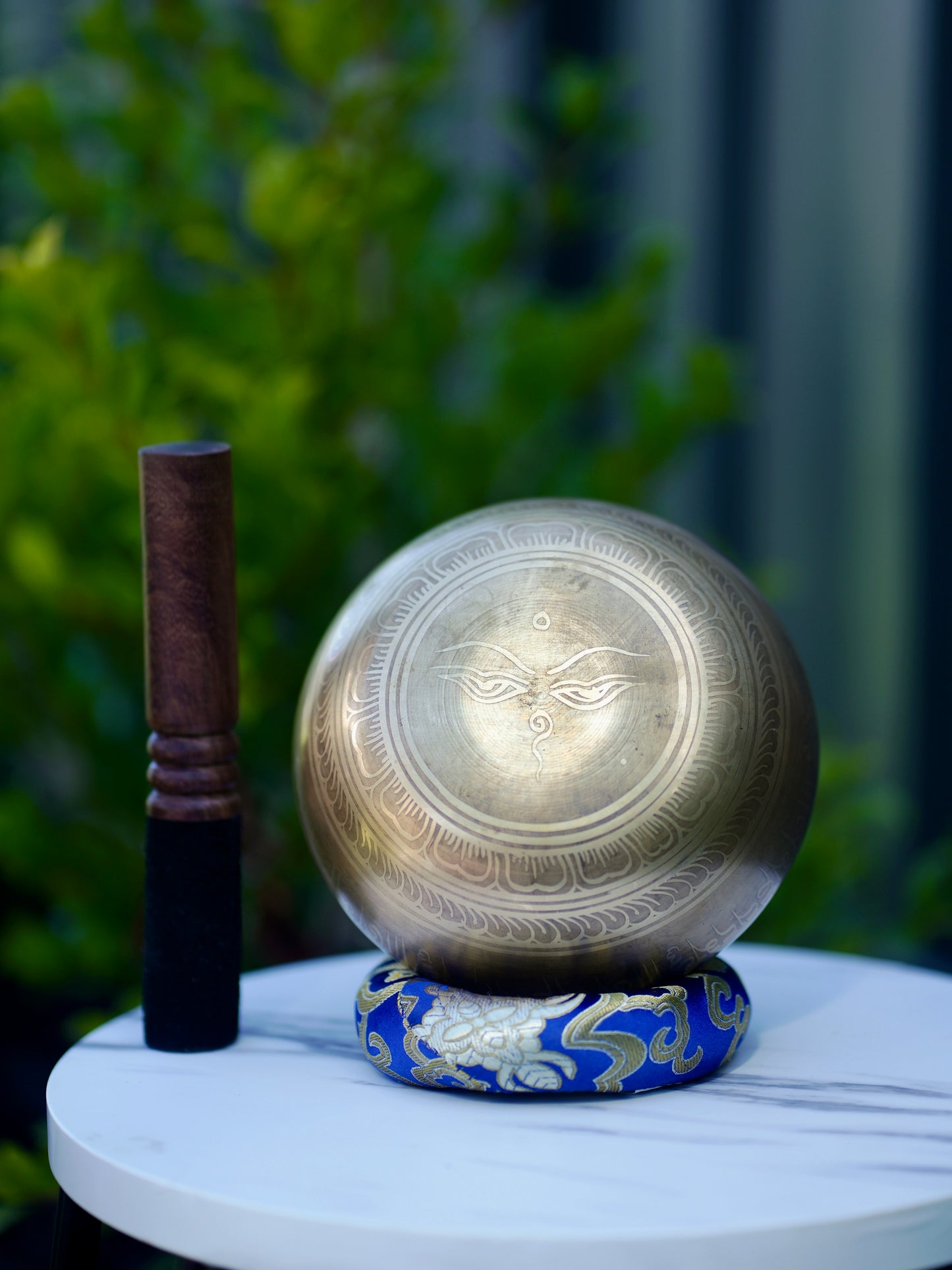 Om Mani Padme Hum with Buddha Eye Singing Bowl