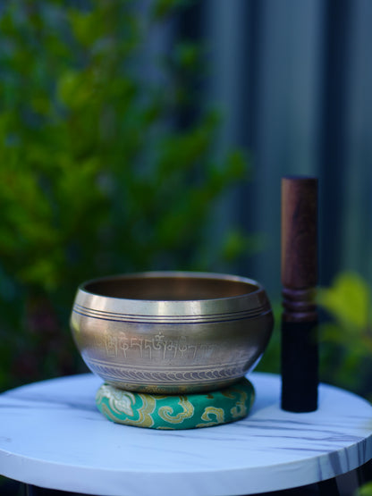 Om Mani Padme Hum with Sankha Singing Bowl