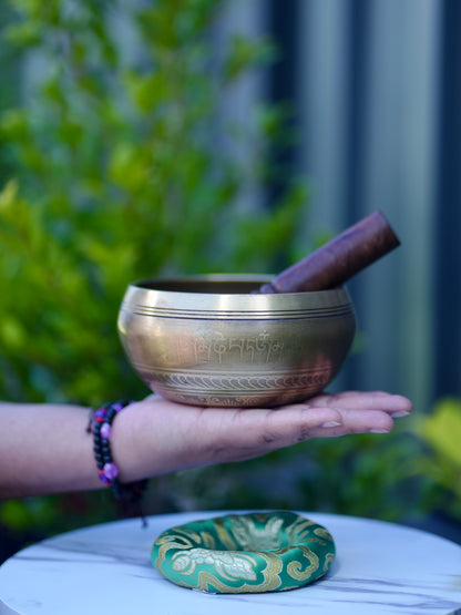 Om Mani Padme Hum with Sankha Singing Bowl