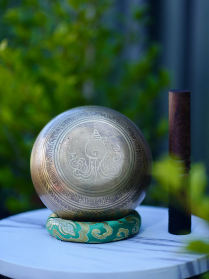 Om Mani Padme Hum with Sankha Singing Bowl