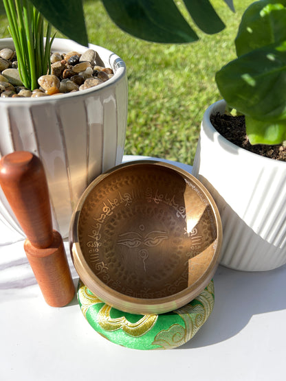 Peaceful Eye with Mantra Singing Bowl