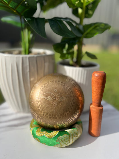 Peaceful Eye with Mantra Singing Bowl