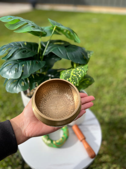 Peaceful Eye with Mantra Singing Bowl