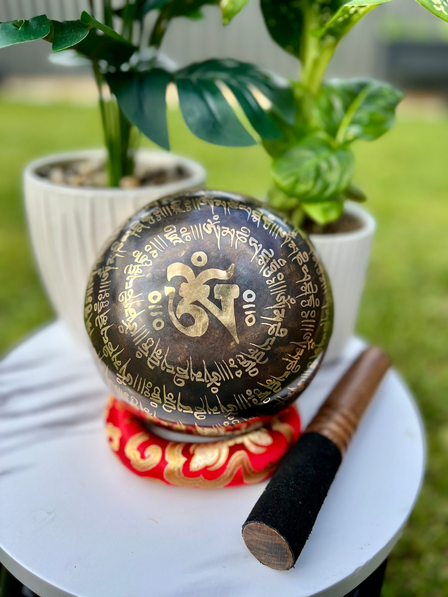 Shankha with Mantra Carved Singing Bowl